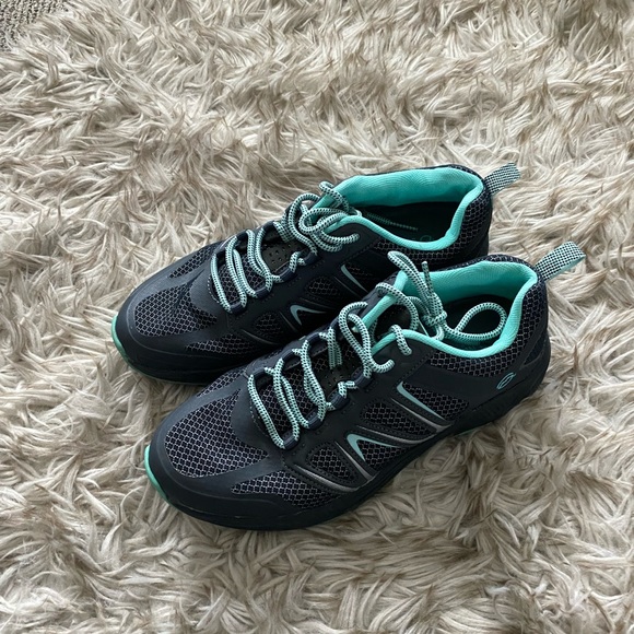 Magellan Hiking Shoes EUC - Picture 6 of 9